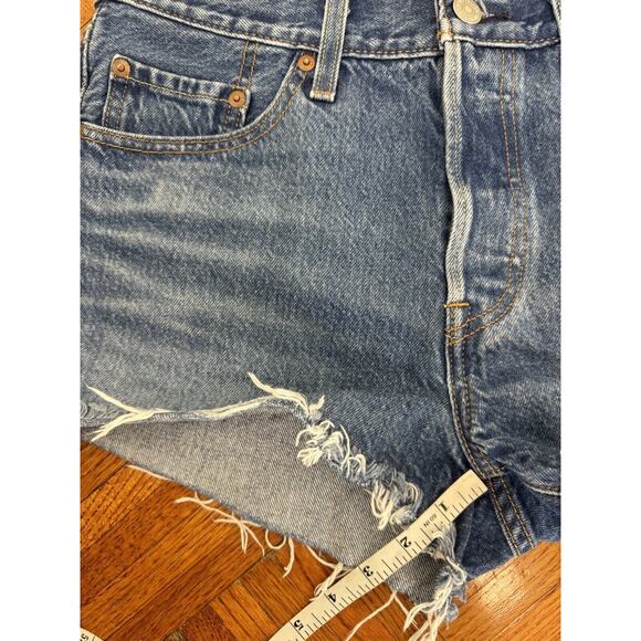 Levi's Premium 501 Medium Size 28 Wash High Rise Women’s Distressed Shorts - Picture 9 of 16